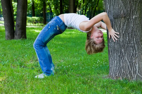 Gymnastika v parku — Stock fotografie