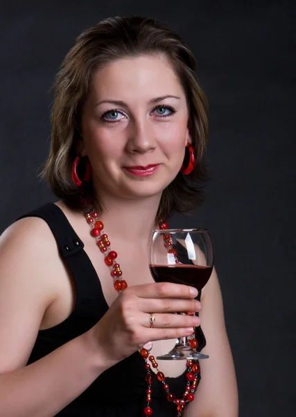Червоний бісер, червоне вино — стокове фото