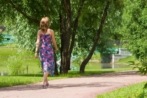 Walk in park — Stock Photo, Image