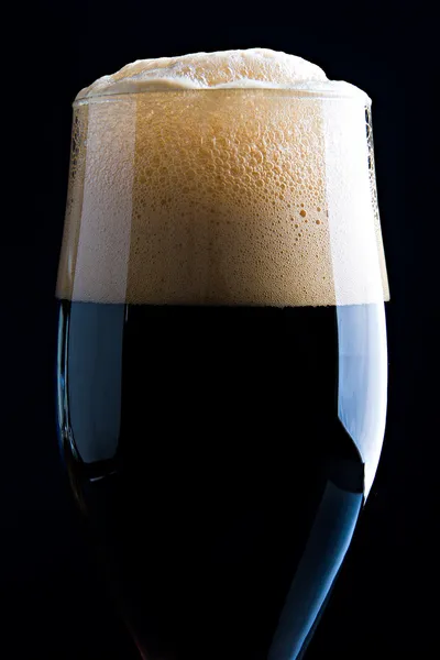 Sklenice tmavého piva Stock Snímky