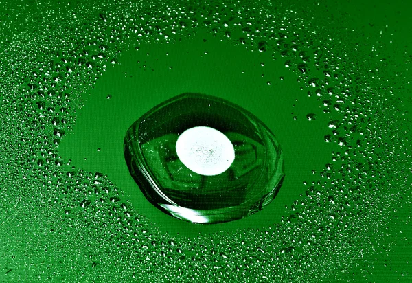 Grüne Tropfen — Stockfoto