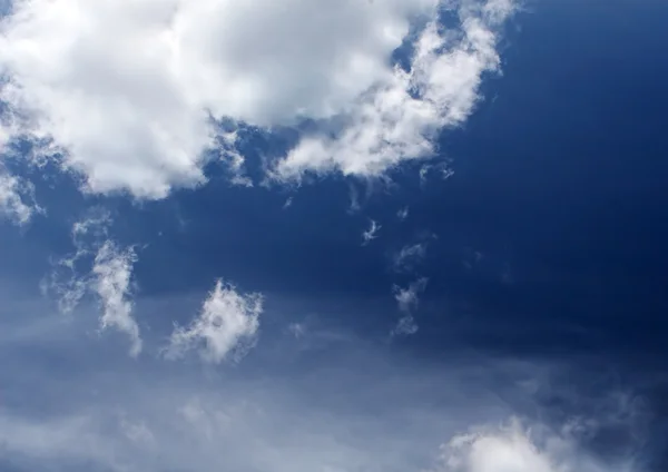 Beste weiße Wolken — Stockfoto