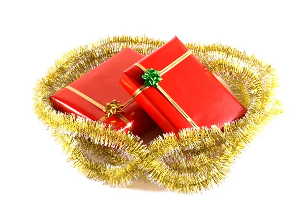Rote Geschenke isoliert auf weißem Hintergrund — Stockfoto