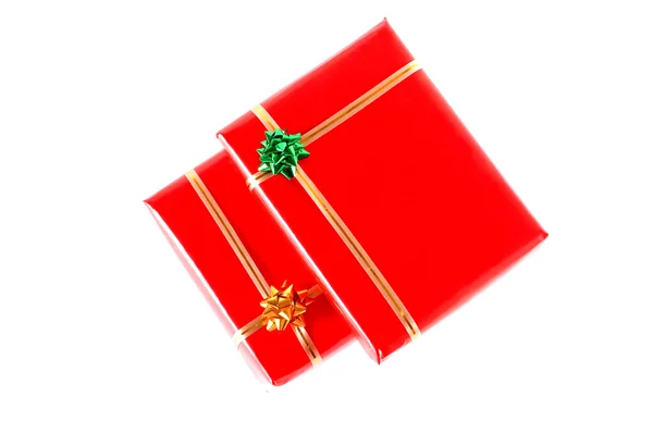 Beyaz zemin üzerine kırmızı hediyeler — Stok fotoğraf