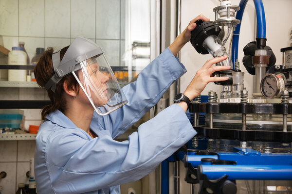 Ученый, лаборатория, шесть
