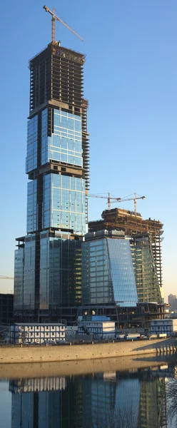 Bau eines Wolkenkratzers in Moskau — Stockfoto