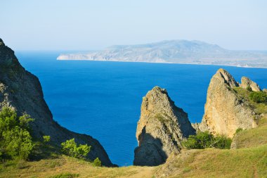 kayalar ve deniz