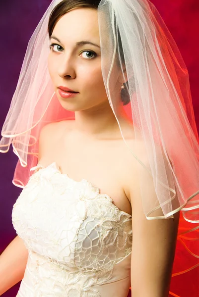 Jonge brunette bruid — Stockfoto