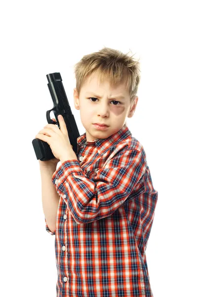 Маленький мальчик с пистолетом — стоковое фото