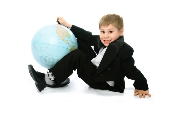 Mały uczeń z globusem — Zdjęcie stockowe