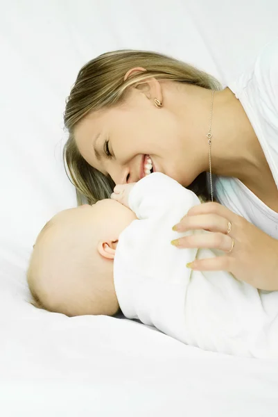 Mãe com seu bebê — Fotografia de Stock