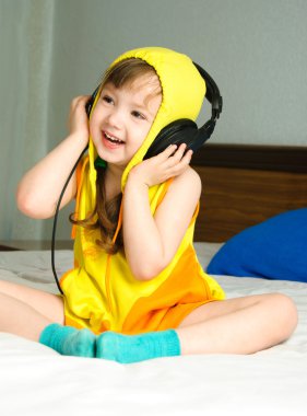 Girl listening to the music clipart