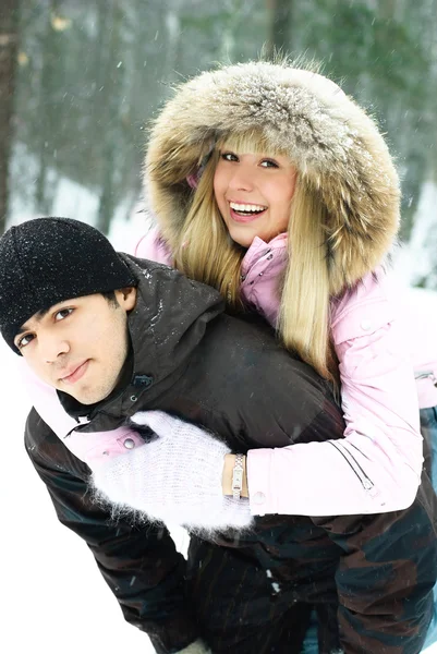 Couple having fun in winter park — Stock Photo, Image
