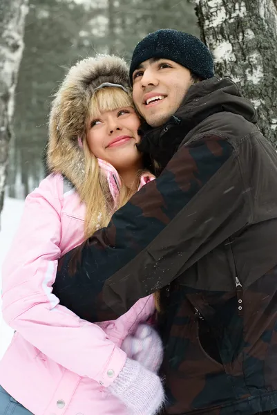 Par i vinterparken — Stockfoto