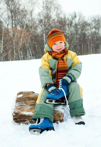 Çocuğu buz pateni için gidiyor — Stok fotoğraf