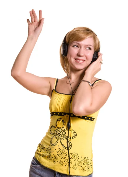 음악을 듣는 젊은 여자 — 스톡 사진
