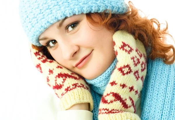 Mädchen trägt Winterkleidung — Stockfoto