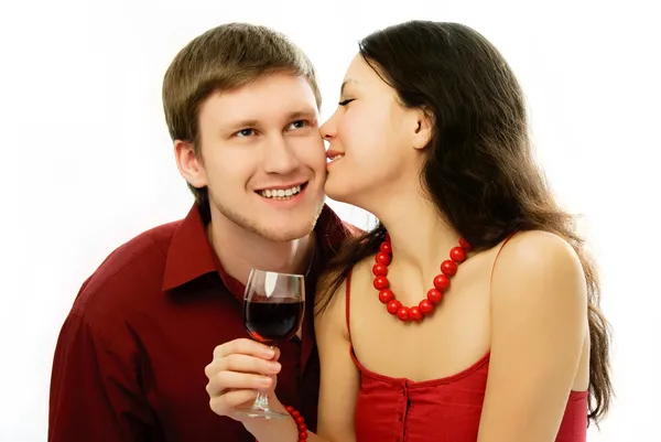 Couple boire de la vigne et baiser — Photo