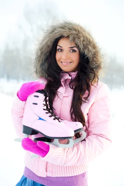 Chica va a patinar sobre hielo —  Fotos de Stock