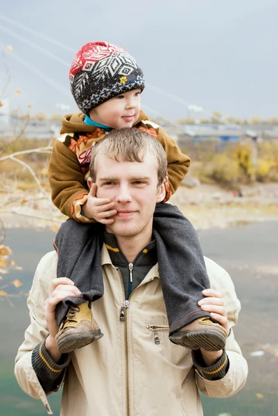 Buon padre con suo figlio — Foto Stock