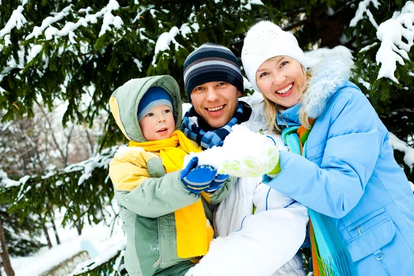Happy family outdoor — Stock Photo, Image