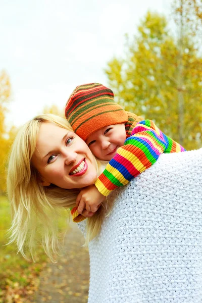 幸せな母親と息子 — ストック写真