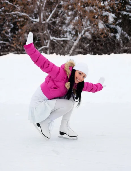 Menina patinação no gelo — Fotografia de Stock