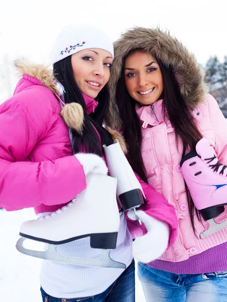 Két lány korcsolyázni — Stock Fotó