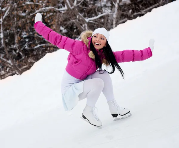 Girl ice skating — Stock Photo, Image