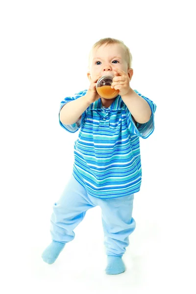 Dětské pití šťávy — Stock fotografie
