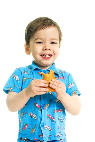 Joyeux garçon mangeant un cookie — Photo
