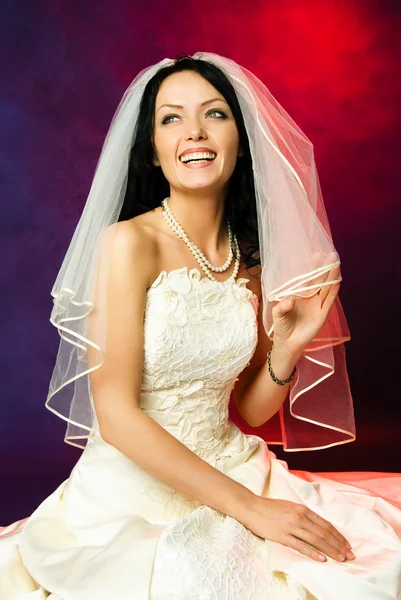 Szép boldog nevető menyasszony — Stock Fotó