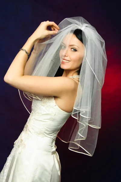 Mooie brunette bruid — Stockfoto