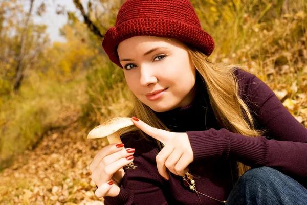 Pretty girl with a mushroom — Stock Photo, Image