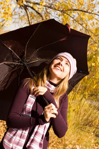 Šťastná dívka s deštníkem — Stock fotografie