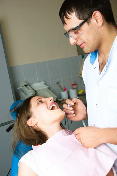 Diş hekimi ve onun hasta — Stok fotoğraf