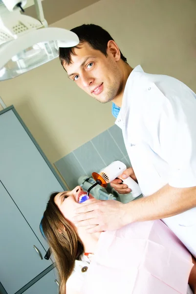 牙医和他的病人 — 图库照片
