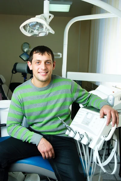 Pacjent w biurze dentis — Zdjęcie stockowe