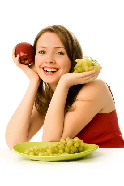 Веселая девушка с виноградом и яблоком — стоковое фото
