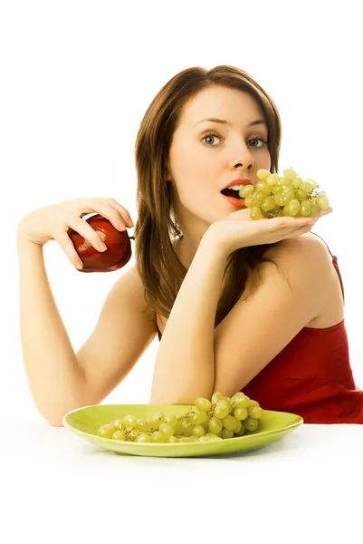 Сексуальная женщина с виноградом и яблоком — стоковое фото