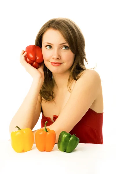 Mooie dromerige vrouw met kleurrijke paprika — Stockfoto