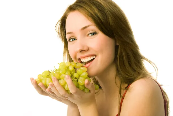 Красивая женщина с виноградом — стоковое фото