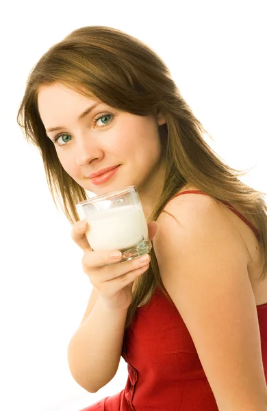 Belle femme avec un verre de lait — Photo