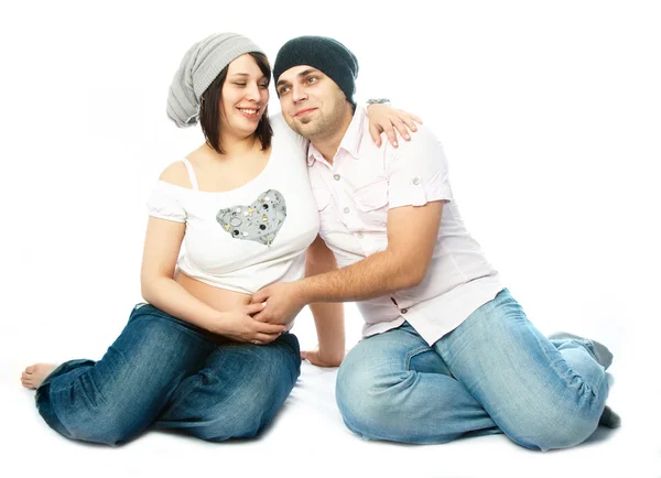 Glückliche schwangere Frau und ihr Mann — Stockfoto