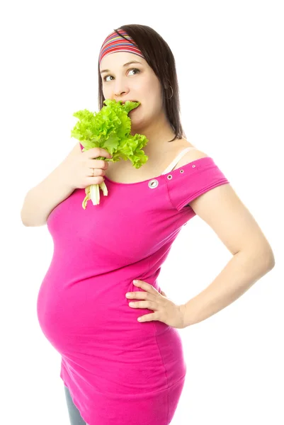 Donna incinta che mangia insalata — Foto Stock