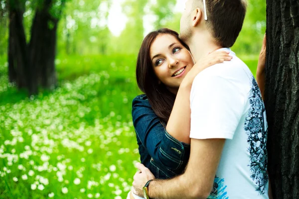 Couple in summer park — Stock Photo, Image