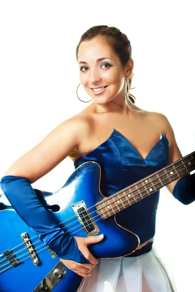 Сексуальная девушка, играющая на гитаре — стоковое фото