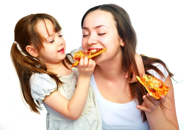 Μητέρα και κόρη τρώει πίτσα — Φωτογραφία Αρχείου