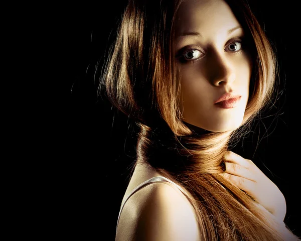 Mulher bonita com cabelo muito longo — Fotografia de Stock