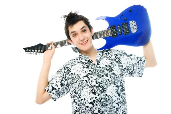 Przystojny nastoletni chłopiec z gitarą — Zdjęcie stockowe